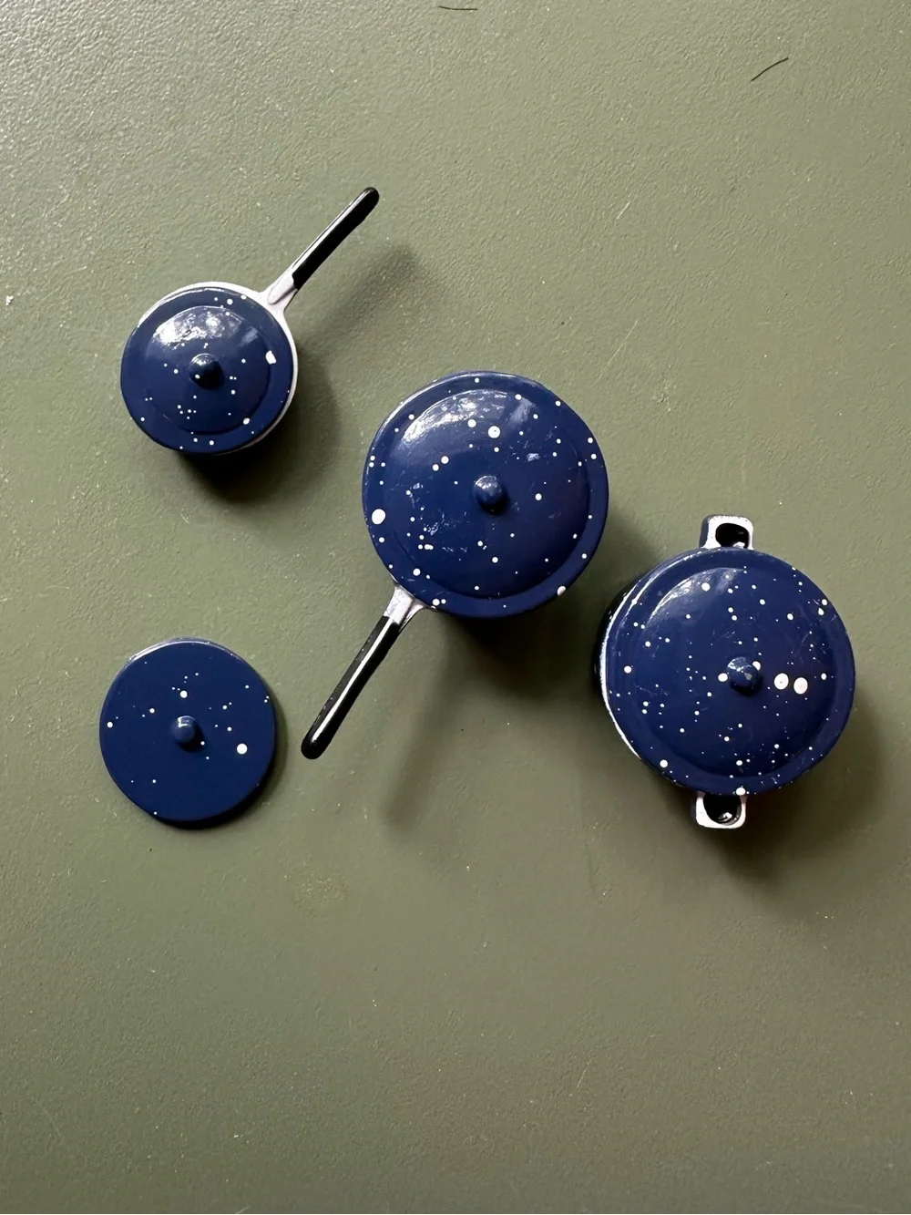 Tiny, enamel, pots with lids • metal